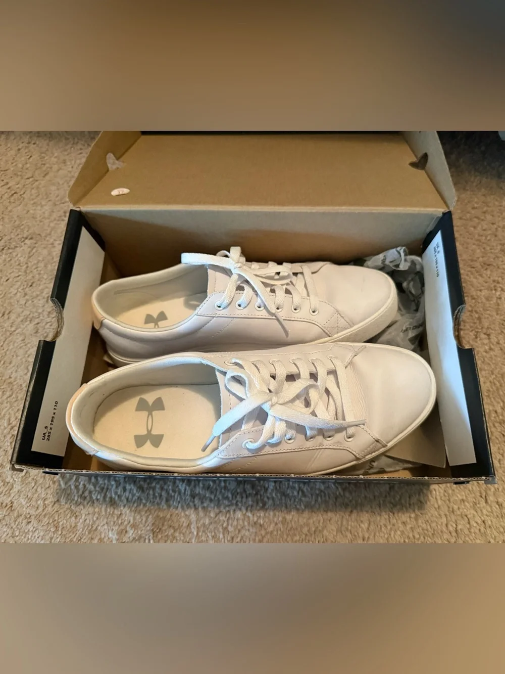 Under Armour White Women's Low-Top shoes tennis Sneakers 7.5 gum sole $90